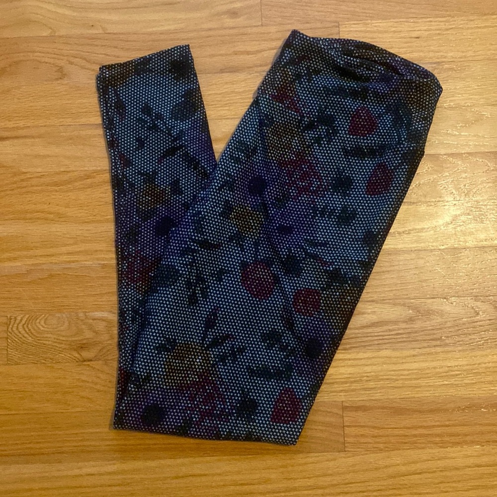 Lularoe tall and curvy pixelated floral leggings